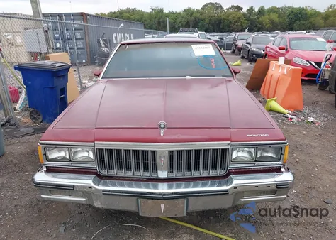 1983 Pontiac Parisienne Brougham from USA, damaged, VIN 2G7AT69H4D1723141